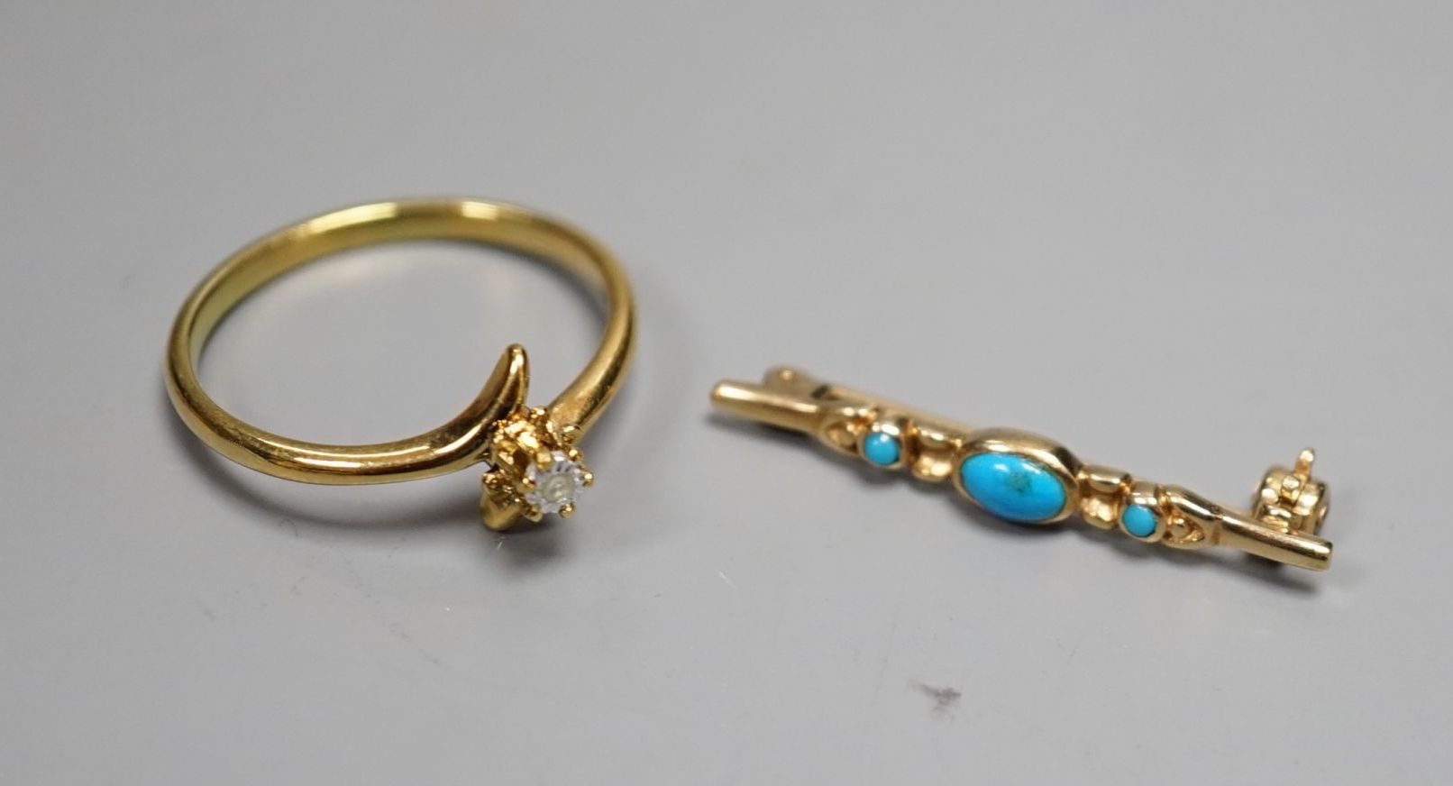 A small 375 yellow metal and three stone turquoise set bar brooch, 29mm, gross 1.1 grams and a ring.